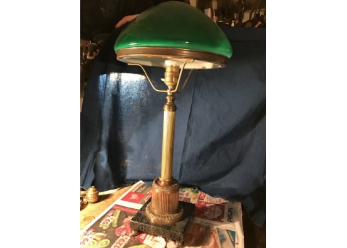 Настольная лампа капитель с зеленым плафоном