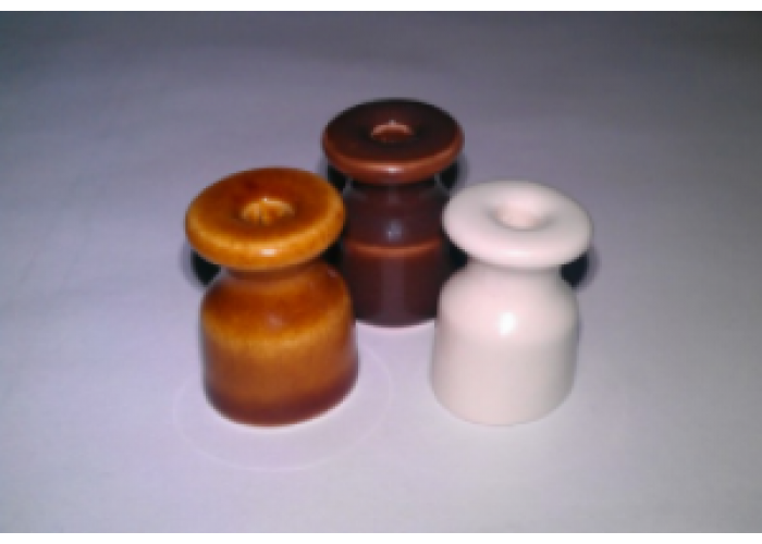 Изолятор фарфор глазурованный h-30 mm., d-20 mm., цвет т. коричневый (Упаковка 40 шт. с саморезами)
